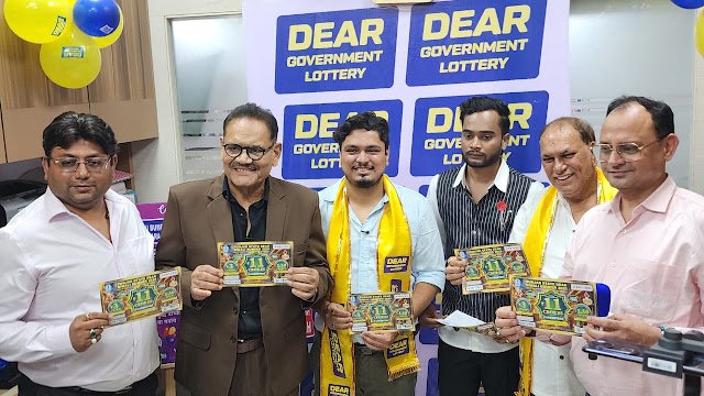 ActorMushtaqKhanwithlotterystockists